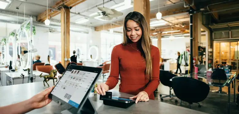 Website Sendiri atau Marketplace: Mana yang Lebih Cocok?